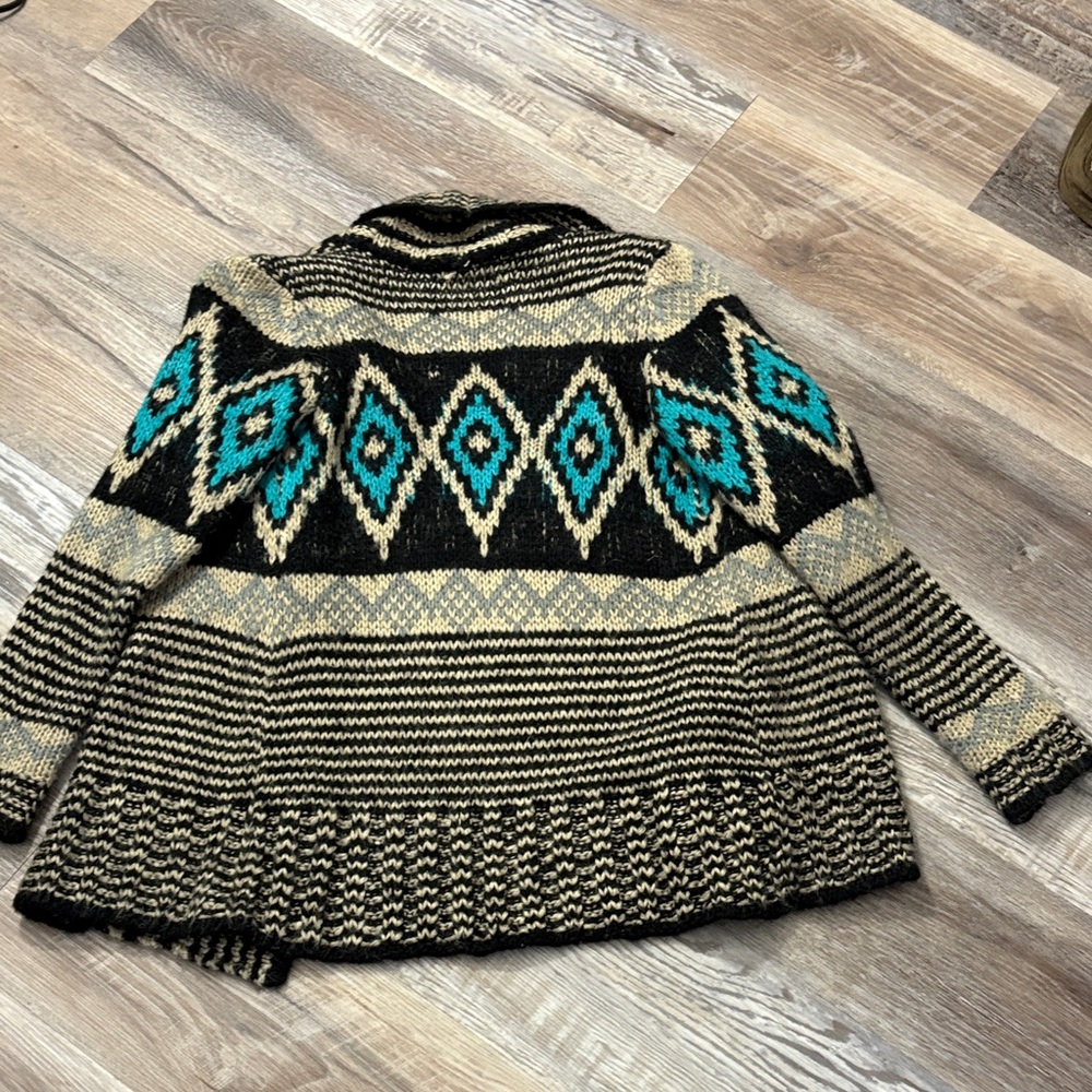 🤩 Pretty Patterned Sweater - Picture 8 of 8